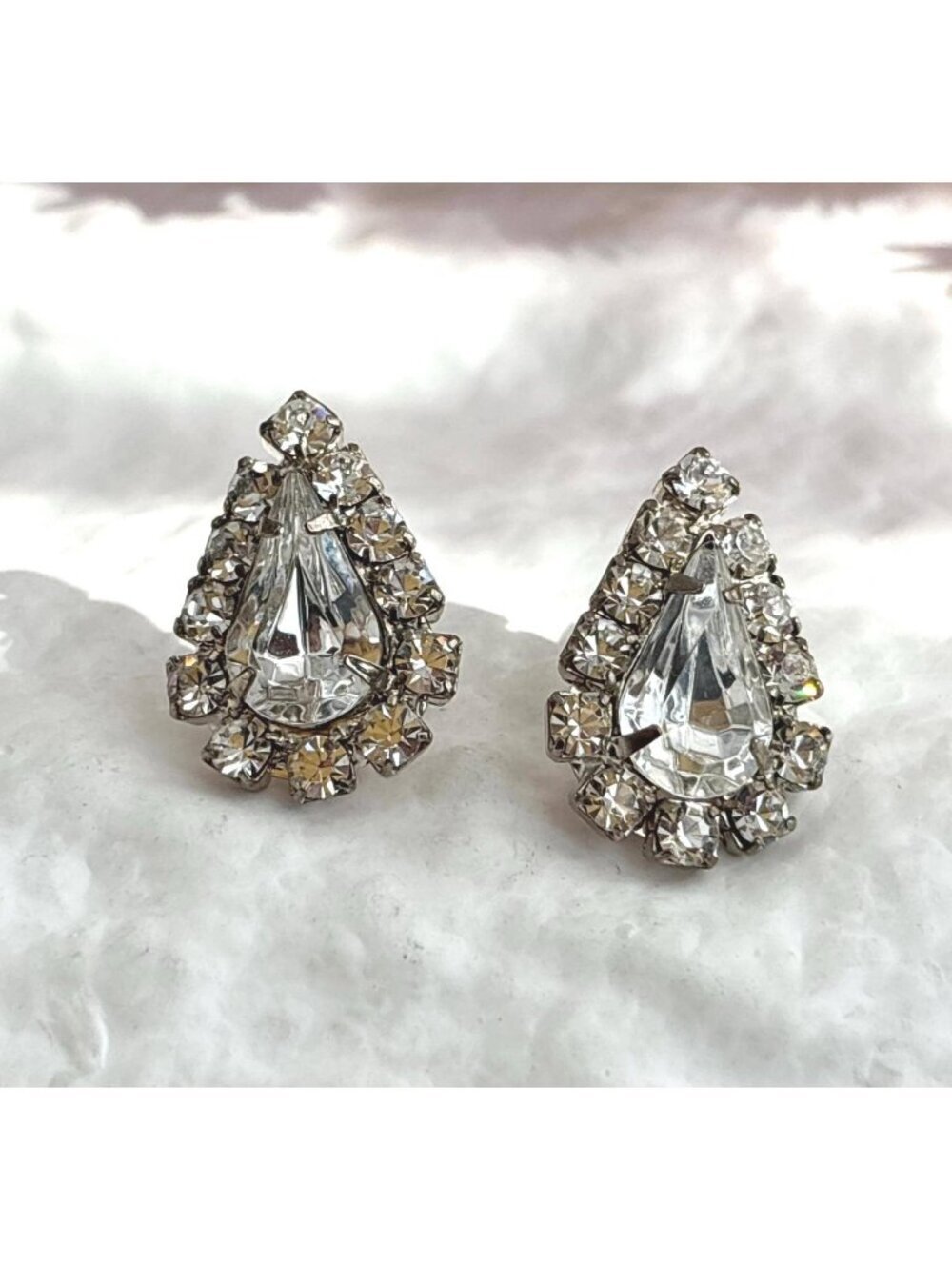 Teardrop Shaped Glass Stone 80's Silver Toned Vintage Post Back Stud Earrings